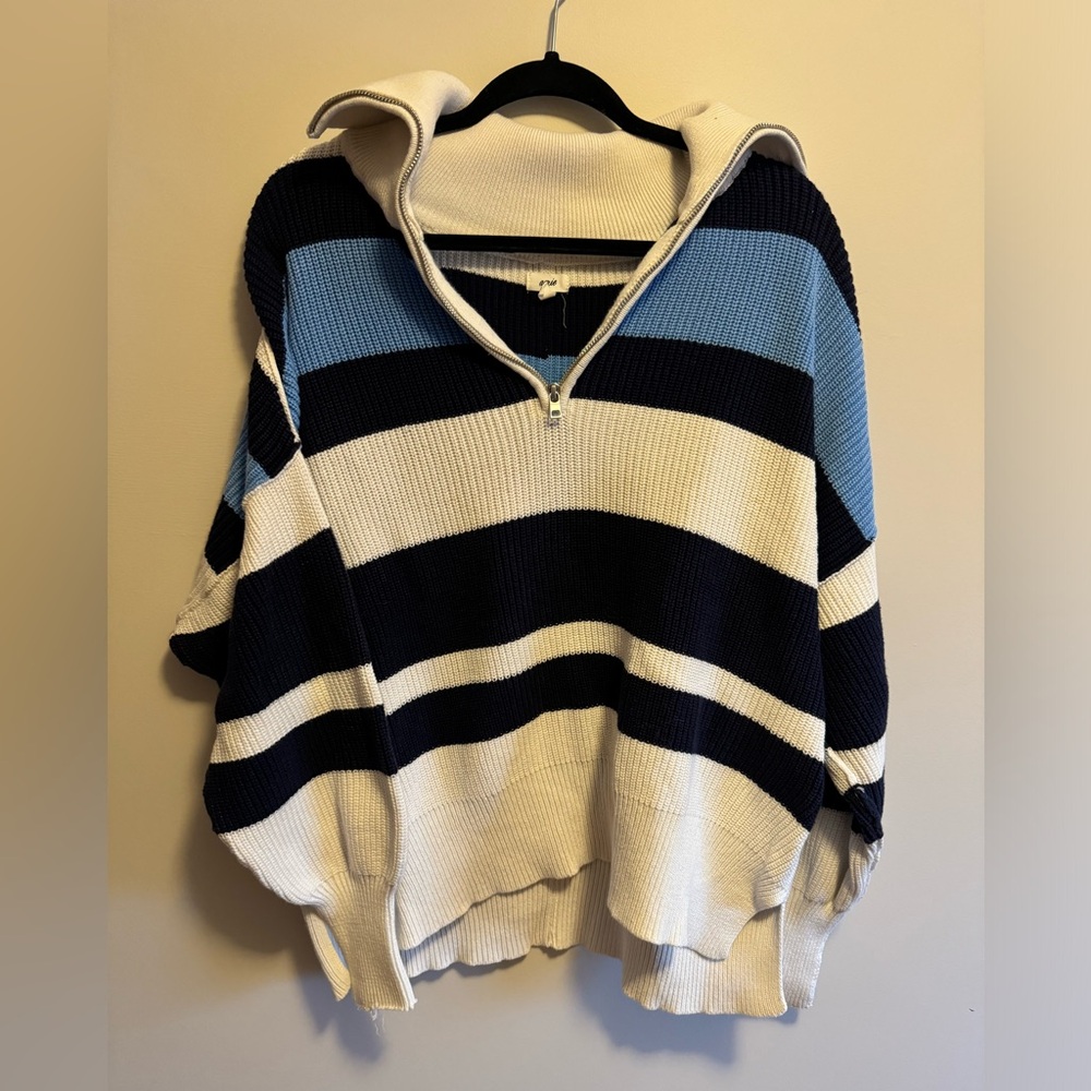 Aerie beach sweater 💙🤍